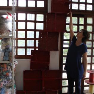 Estructura realizada con raquets de computadoras en desuso