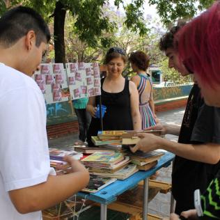 Suelta de libros en plaza del Avión - C.J. Lomas del Palomar
