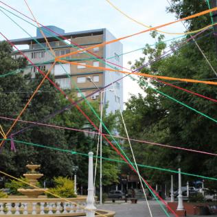 Tejido de estructuras en la plaza del avión - Taller de integración