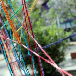 Tejido de estructuras en la plaza del avión - Taller de integración