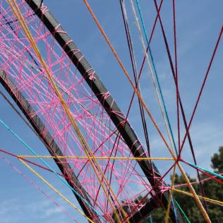 Tejido de estructuras en la plaza del avión - Taller de integración
