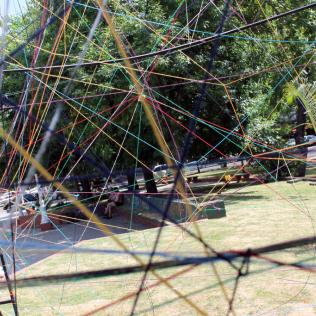 Tejido de estructuras en la plaza del avión - Taller de integración