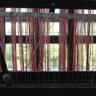 Telar semiautomático urdido