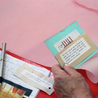 Clase de hipertexto, tejido e identidad - Taller en sede Proyecto Abrigo