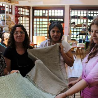 Tejido en telar semiautomático